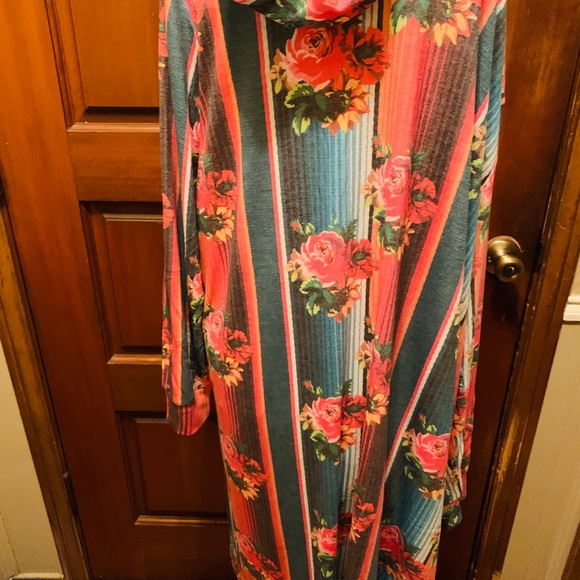 Crazy Train cardigan with hoodie and pockets ! - Picture 3 of 3